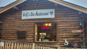 Wolf's Den Restaurant & Offsales-Whitehorse